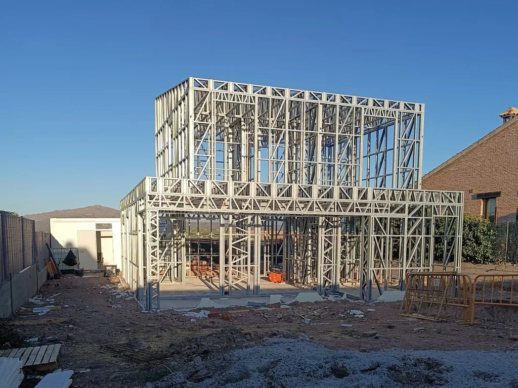 Estructura de steel frame de acero galvanizado de una vivienda de dos plantas